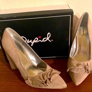 Quipd-Miss-37 High Heels-Sz 10- Color: Taupe Stretch Suede. Brand New/Never Worn